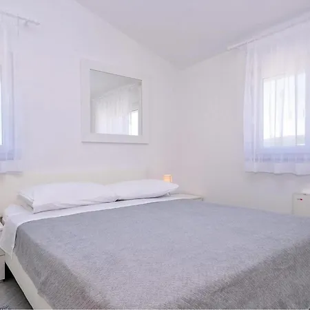 Tezacki Put Iv Daire Bibinje