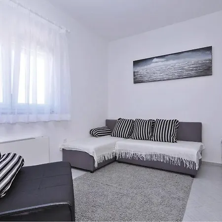 1 Bedroom Cozy Apartment In Bibinje Apartment *