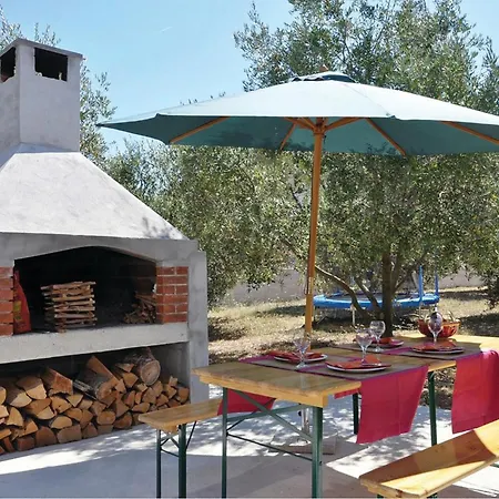 1 Bedroom Cozy Apartment In Bibinje *