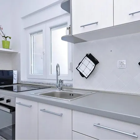 1 Bedroom Cozy Apartment In Bibinje Apartment *